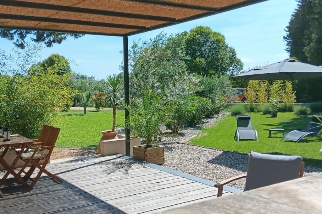 Gite Cosy Au Coeur Du Luberon Lagnes Exterior photo